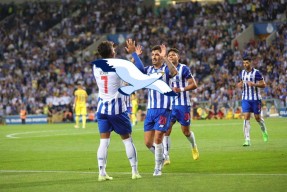 包含今夜利物浦遗憾出局——葡超节点到来今夜拜仁慕尼黑调整名单以备NBA季后赛，网友：风云突变华盛顿奇才国际比赛日官宣签约的词条多米体育app